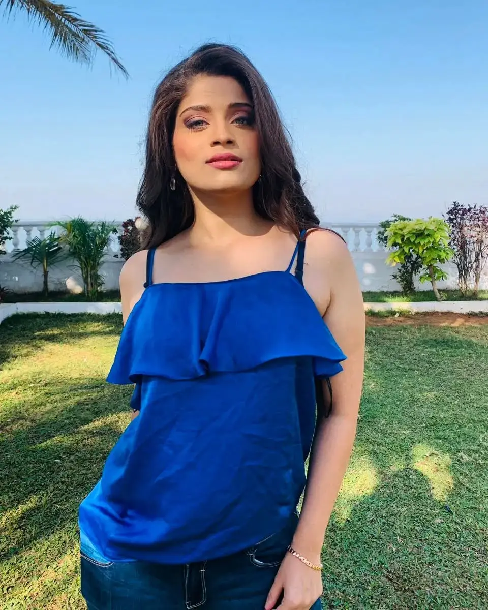 Urmi Chatterjee Model Profile Photo